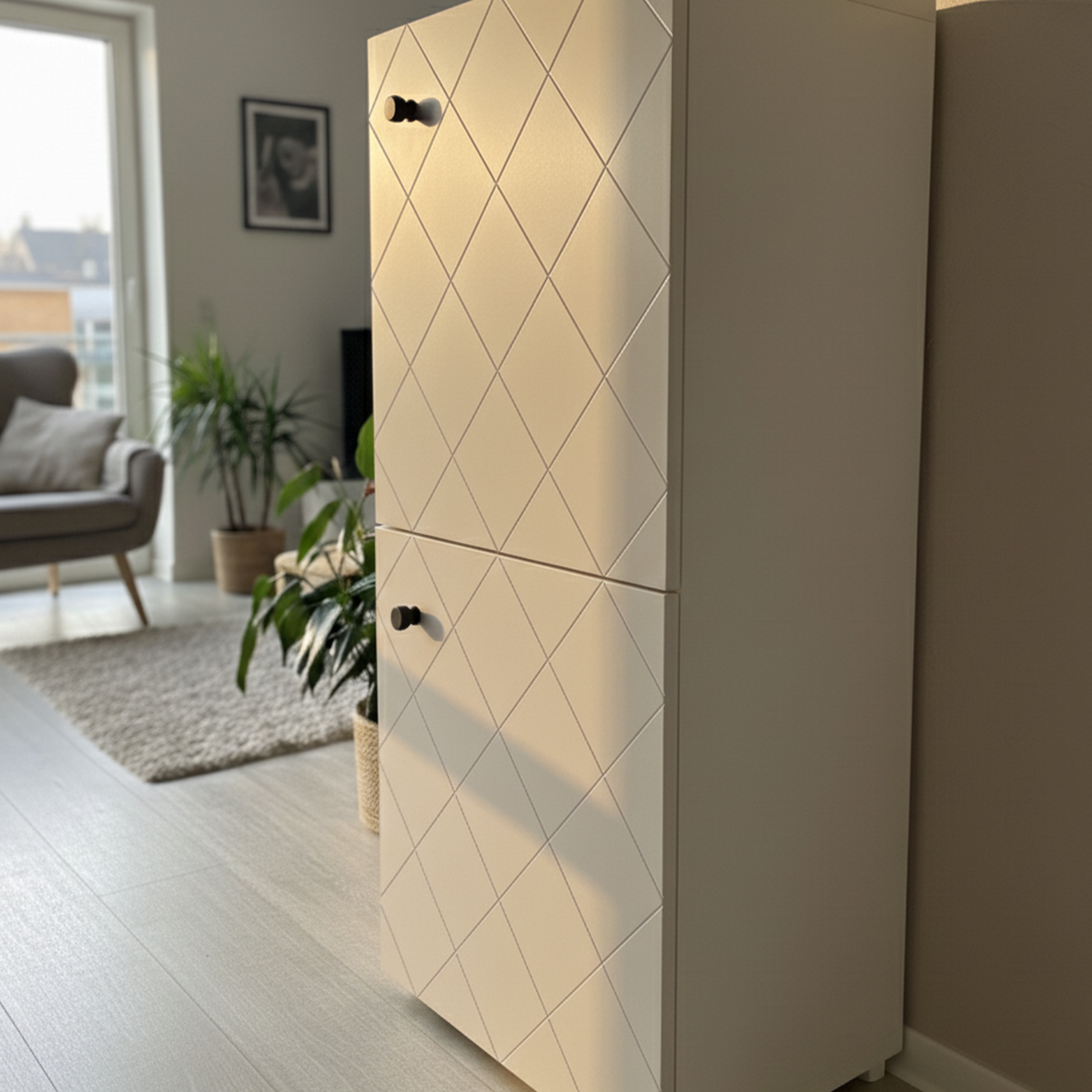 Frontura Tabula Möbelfront groß in weiss an einem IKEA BESTÅ Sideboard